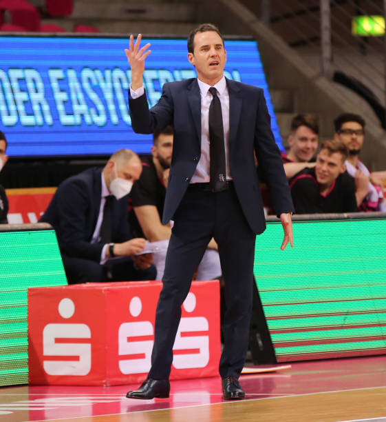 他凭借自己 他凭借自己